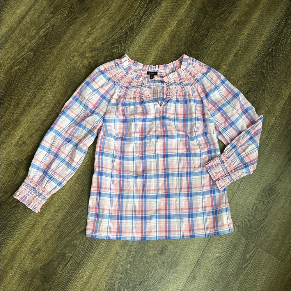 New! Slim 100% cotton blouse. Gorgeous for summer!